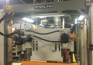 Machine de moulage par soufflage à tête d'accumulateur Sterling modèle SE303D double de 3 livres
