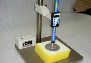 Thickness gauge for foam and lofty materials
