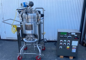 100 liter Stainless Technologies Reactor w/ 1/3 h.p. Lightnin Mixer