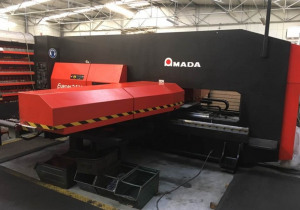 Amada Europe 2510 Μηχανή διάτρησης / τσιμπήματος με CNC