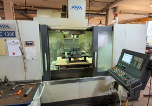 AVIA VMC 1300 Centro de mecanizado - vertical