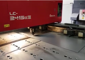 Máquina de corte a laser Amada LC-2415 Alpha III com carregamento/descarregamento automático