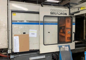 Cincinnati Milacron 500-Ton Plastic Injection Molding Machine