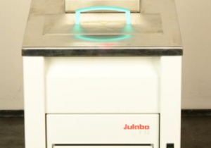 Circolatore refrigerato/riscaldante Julabo F32-MC usato