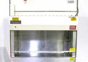 Cobertura de segurança biológica SterilGARD VBM-400 usada da Baker Company