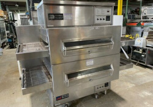 Gebruikte Transportband Pizza Gas Oven / Middleby Marshall Dubbele Transportband Oven / Gas