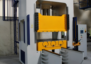 400 TON HYDRAULIC PRESS MOVEABLE TABLE