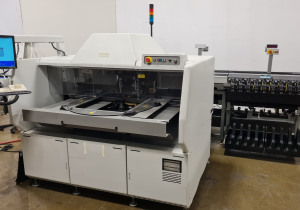 Used Universal Radial 8 6380A Radial Insertion Machine (2001)