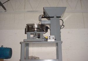 Used Industrial Feeding Systems 24 In. Diameter Vibratory Bowl