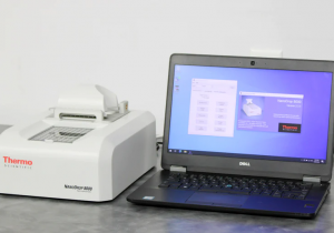 Espectrofotômetro Thermo Scientific Nanodrop 8000 UV-Vis usado