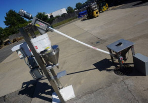 Llenadora de polvo con pedestal de un solo tornillo Ams A-100, con alimentador Flexicon