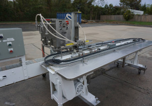 Used Filling Equipment Company Four Head Piston Filler With Carousel Conveyor