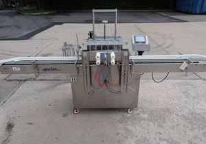 Machine de remplissage de liquide Accutek à 6 becs d'occasion, fabriquée en 2016