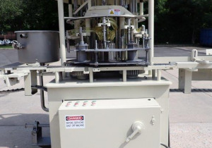 Machine de remplissage de liquide par gravité à pression rotative New Way à 12 becs d'occasion, 8-1/4 po. Centres