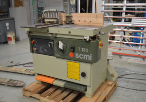 Modelador de mesa deslizante Scmi T130 usado com alimentação automática