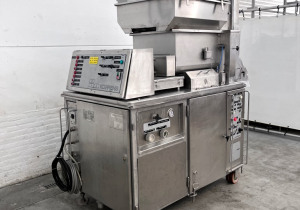 Machine de formage d'occasion GEA CFS VM 600 HS 2