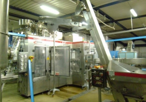Used FILLING MACHINE FOR CARBONATED WATER AND SOFT DRINKS