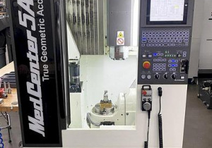 2020 Kitamura Medcenter Centro de mecanizado vertical CNC de 5 ejes y 30 000 rpm