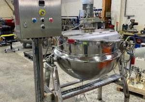 USED 300 LITRE STAINLESS STEEL JACKETED MIXING VESSEL, 850MM DIA X 300MM STRAIGHT SIDE