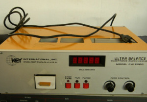 Controlador de peso eletrônico Key International Ultra Balance usado CW 2000