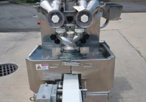 Máquina de incrustação de cornucópia Rheon Kn300 usada