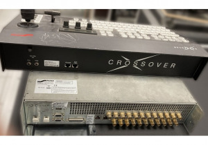Ross CrossOver 12 input frame - Conmutador de producción de radiodifusión usado con panel de control y 4 fuentes de alimentación