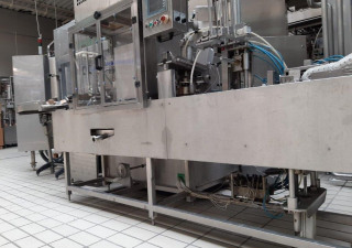 AUTOMATIC MACHINE FOR PACKING FRESH CHEESE IN CONTAINERS