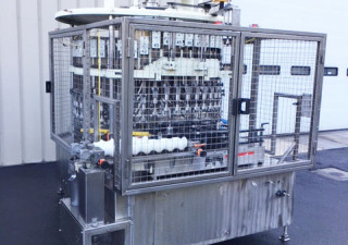 Máquina de llenado por gravedad rotativa de 48 válvulas de U.S. Bottlers, último llenado de alcohol