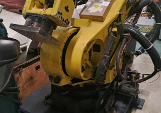 Fanuc R-2000Ia / 200F Robot