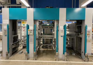 Pago / IWK / Pester fully automatic labeling & packing line for vials (injection & infusion bottles)
