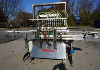 Máquina de enchimento de líquido de estouro de pressão automática de 8 cabeças Accutek, com transportador