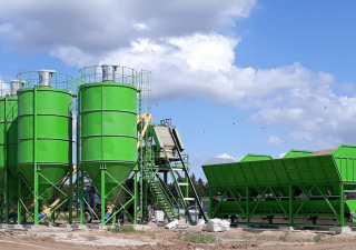 Planta dosificadora de hormigón estacionaria SUMAB T-80