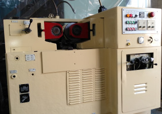 Máquina laminadora de perfil de rosca UPW 25.1