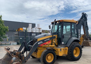 2016 John Deere 410L 4X4 Backhoe Loader