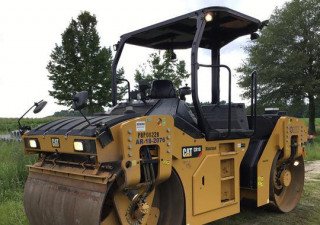 2018 Cat Cb10 trilwals met dubbele trommel