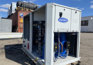 Resfriador Carrier 30RA-080 usado com capacidade de resfriamento de 100 kW