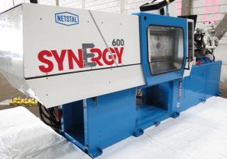 Máquina de moldagem por injeção NETSTAL SYNERGY 600-230 usada
