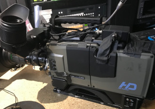 Corrente de câmera de estúdio multiformato Ikegami HDK-77EDC - USADA