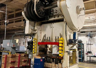 PRENSA DE CLARO DE 300 TONELADAS (USI) "S2-300-72-48" DE DOBLE MANIVELA DE LADO RECTO usada con SISTEMA DE SERVOALIMENTACIÓN DE LITTELL