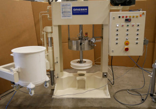 Mettler-Toledo dosing station for highly viscous products including weighing platform PBA655  and weighing terminal IND570