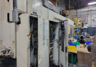 Cincinnati Milacron 725-tons kunststof spuitgietmachine