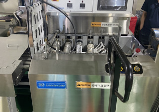 Automatic packing machine for COVID-19 test kit