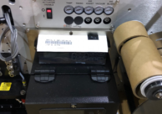 Weber Packaging Solutions Stampa e applica etichettatrice per scatole sensibili alla pressione