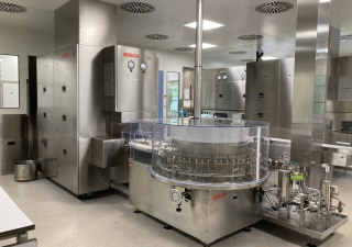 Complete line for washing/sterilising/filling/sealing open funnels/spit ampoules