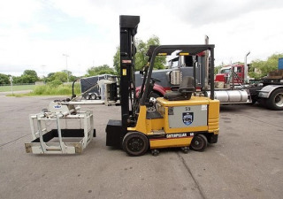 Used Caterpillar 5,000 lb. Electric Forklift