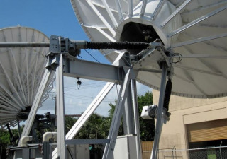 Antena de estación terrestre de 4 puertos de banda C de 7,3 metros Andrew