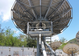 Antena de estación terrena motorizada Vertex de 7,2 metros y 4 puertos de banda C