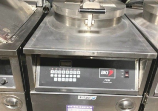 Fritadeira elétrica usada BKI FKM-F 75 lb Fritadeira de frango de pressão elétrica - 280v/3ph