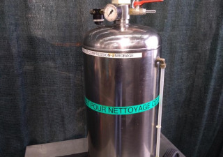 Stainless steel liquid mixing tank with manometer used