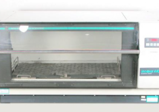 Agitador incubador empilhável Eppendorf/New Brunswick Scientific Innova 4400 usado de grande capacidade